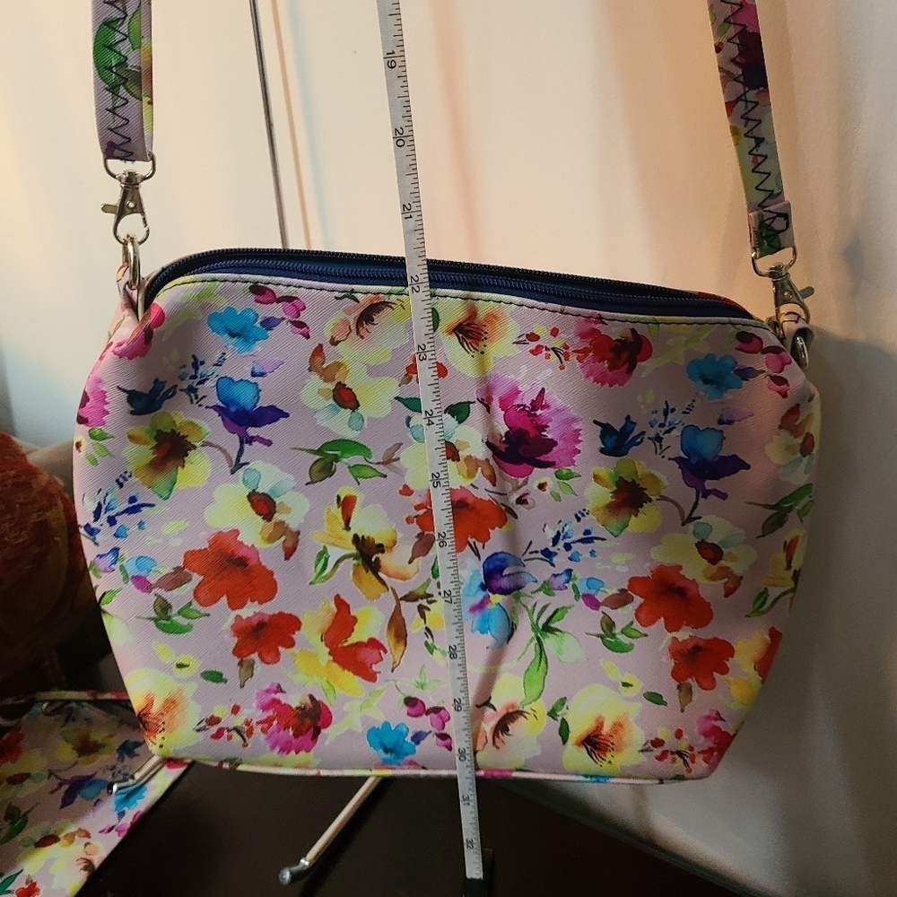 NWOT Carlos Floral Shoulder Bag and Wristlet - Picture 3 of 16